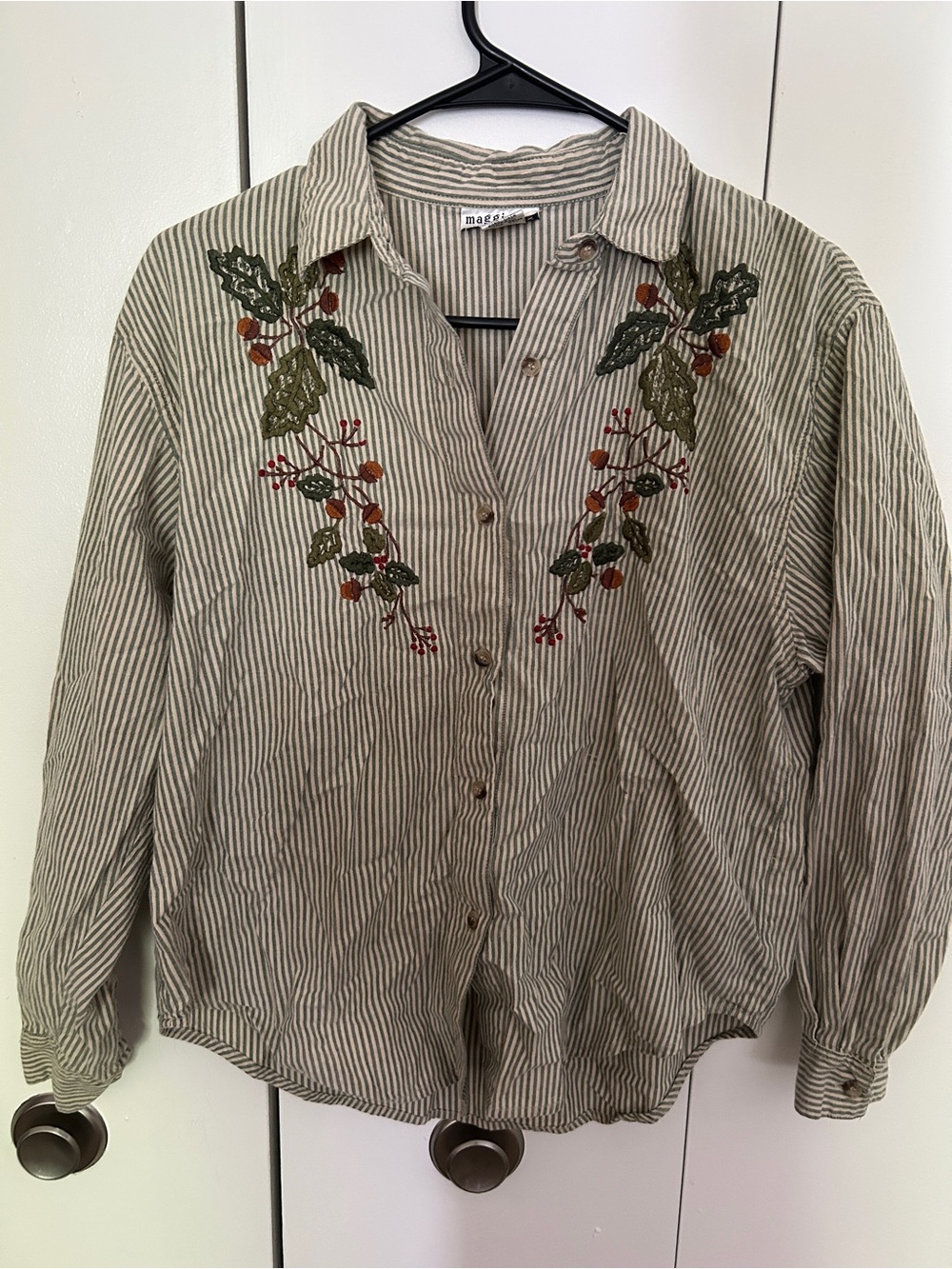 Maggie & Max embroidered button down
